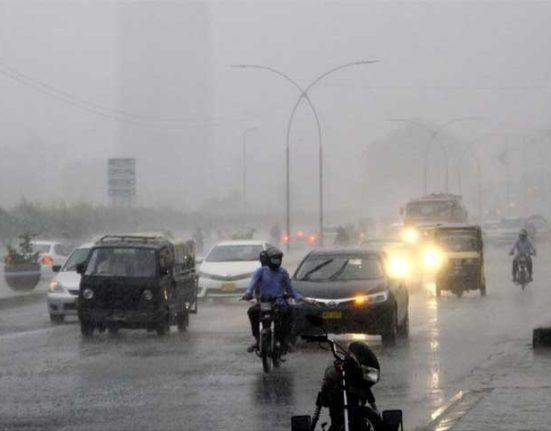 کراچی سمیت سندھ کے کئی اضلاع میں آج سے گرج چمک کیساتھ بارش کا امکان
