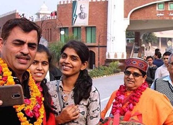 ہندو یاتریوں کا پہلا وفد مذہبی رسومات کی ادائیگی کیلئے پشاور پہنچ گیا