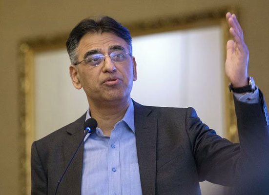پاکستان میں کورونا کی نئی لہر کے آثار نمایاں ہیں: اسد عمر