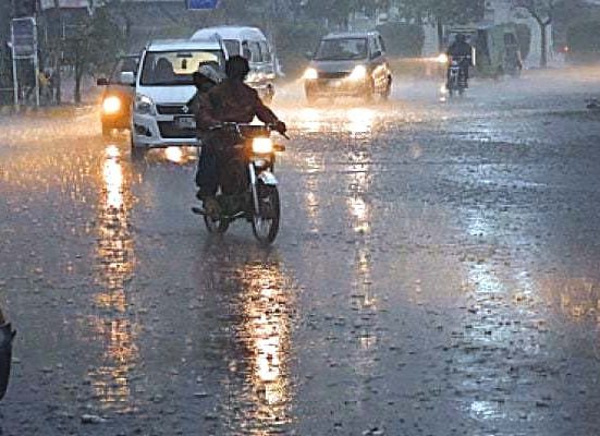 بارشوں کا نیا سسٹم داخل ، کراچی میں کل سے بارش کا امکان