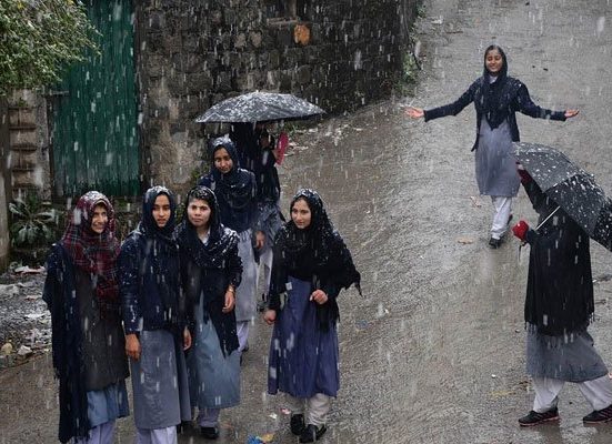 آزاد کشمیر میں موسمِ سرما کی تعطیلات میں اضافہ کر دیا گیا