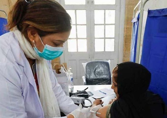 سندھ میں خواتین کو گھر گھر جاکر کورونا ویکسین لگانے کا فیصلہ