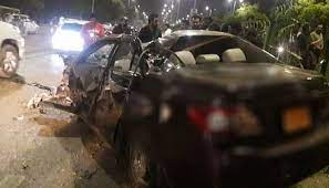 کراچی شاہراہ فیصل پر 3 کاریں آپس میں ٹکرا گئیں