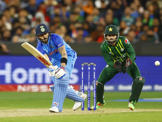 بھارت نے اعصاب شکن مقابلے کے بعد پاکستان کو 4 وکٹوں سے شکست دیدی