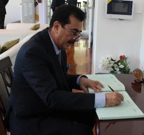قائم مقام صدر نے فوجی سربراہان کی مدت 5 سال کرنے کے قانون پر دستخط کردیے