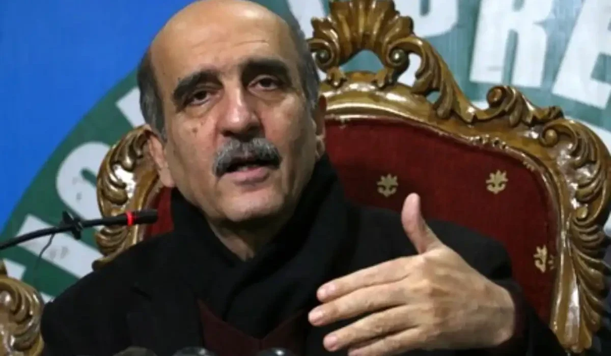 اکبر ایس بابر کا سپریم کورٹ کے 8 ججوں کے فیصلے کو چیلنج کرنے کا اعلان