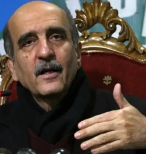 اکبر ایس بابر کا سپریم کورٹ کے 8 ججوں کے فیصلے کو چیلنج کرنے کا اعلان