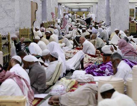 ہزاروں فرزندان اسلام آج مسجد الحرام اور مسجد نبویؐ میں اعتکاف بیٹھیں گے
