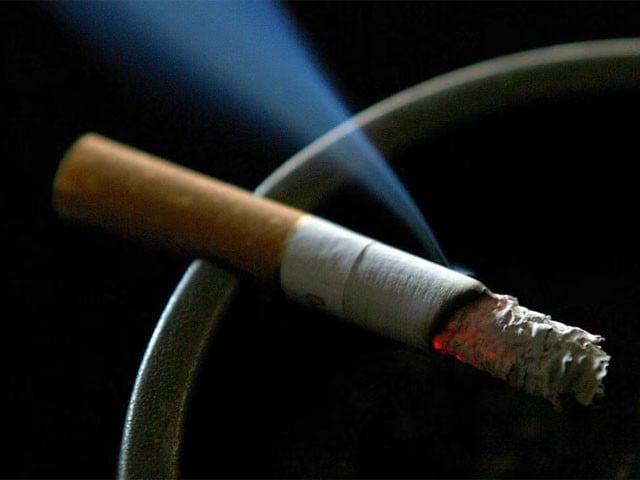 سگریٹ نوشی کرنیوالے کم عمر نوجوانوں کی دماغی ساخت تبدیل ہونے کا انکشاف