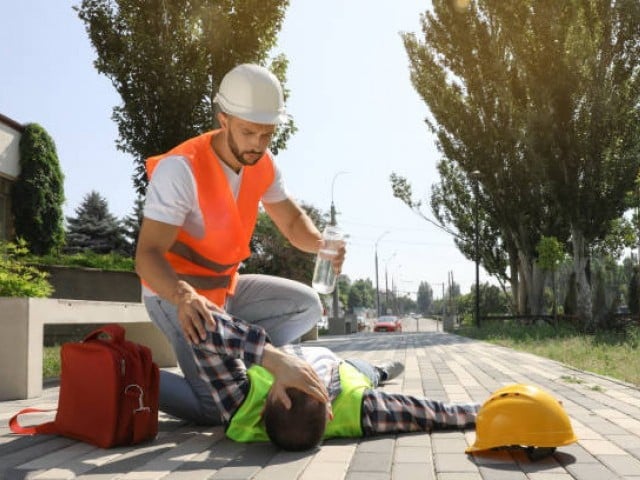 ہیٹ اسٹروک ہوجانے کی صورت میں کیا ہنگامی اقدامات اپنائیں؟