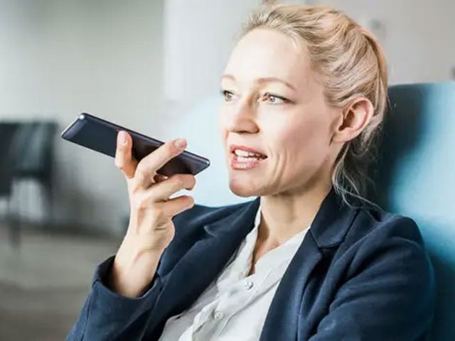 اب آئی فون آپ کی آواز میں جواب دے گا