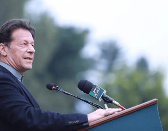 عمران خان کے آکسفورڈ چانسلر کا الیکشن لڑنے کا معاملہ سینیٹ پہنچ گیا