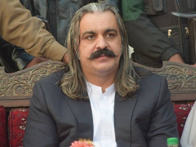 اگر حق نہ دیا تو حکومت گرا کر اسلام آباد پر قبضہ کرلیں گے، علی امین گنڈاپور