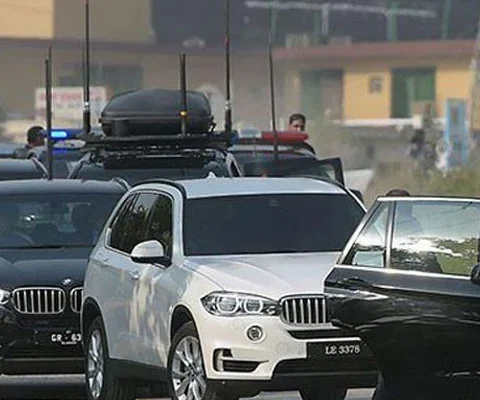 خیبرپختونخوا حکومت کا سرکاری گاڑیاں افسران کو فروخت کرنے کا فیصلہ