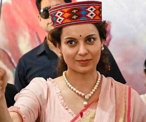 کسانوں کےخلاف بیان پر کنگنارناوت کاپتلاجلانے کی کوشش،پولیس سے جھڑپیں