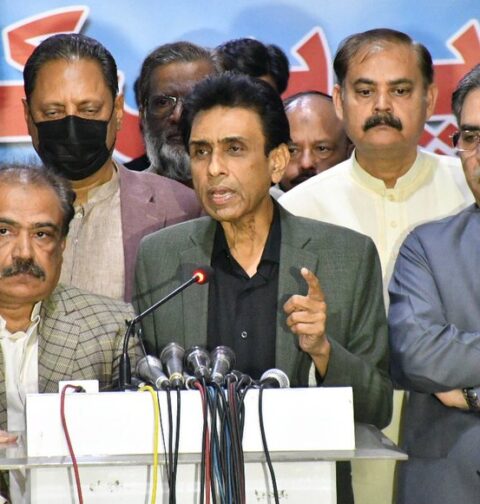 ایم کیو ایم پاکستان کا حکومت سے علیحدگی پرغور