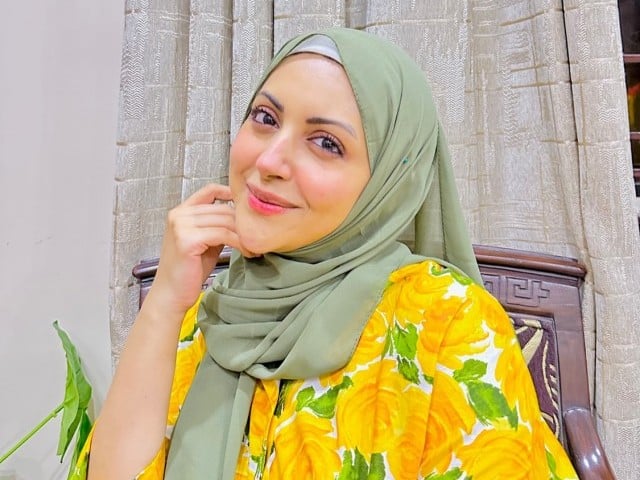 مومل خالد عثمان نے اسلام کیلئے ڈرامہ انڈسٹری کو خیر باد کہہ دیا