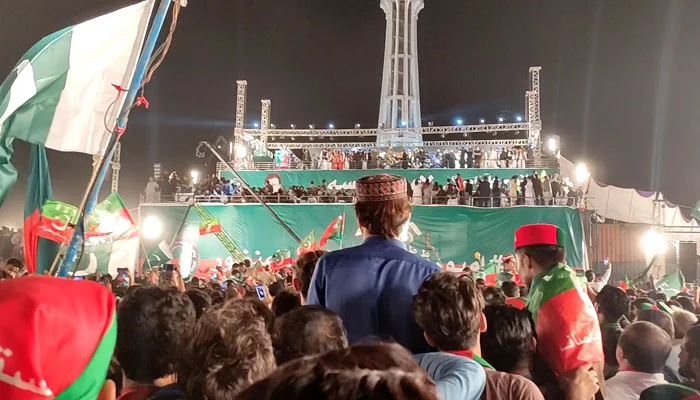 پی ٹی آئی کا مینار پاکستان پر جلسہ پولیس کا کریک ڈاؤن