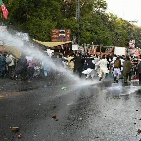 اسلام آباد میں پولیس اور پی ٹی آئی کارکنان میں جھڑپیں،متعدد گرفتار