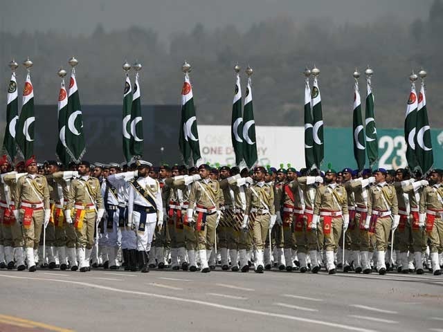 یوم پاکستان جوش و جذبے سے منایا گیا، پریڈ میں سعودی وزیر دفاع کی شرکت