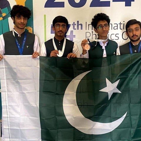 پاکستان نے بین الاقوامی فزکس اولمپیاڈ 2024 میں 3 کانسی کے تمغے جیت لیے