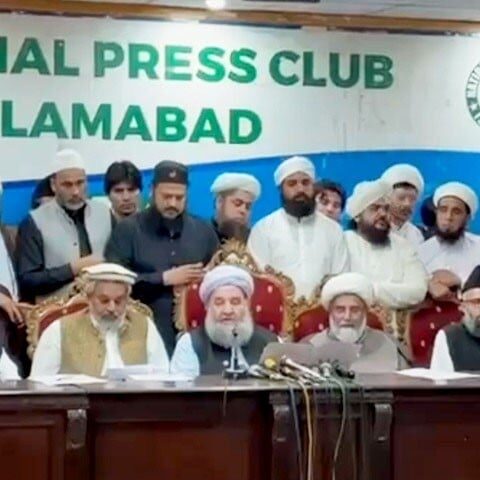 عمران اور بشریٰ بی بی کے خلاف عدت کیس کا فیصلہ شریعت کے منافی ہے، علما