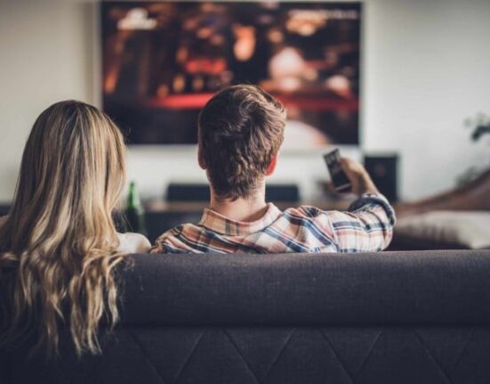 جسمانی سرگرمی کے بجائے ٹی وی کے سامنے زیادہ وقت گزارنا نقصان دہ قرار
