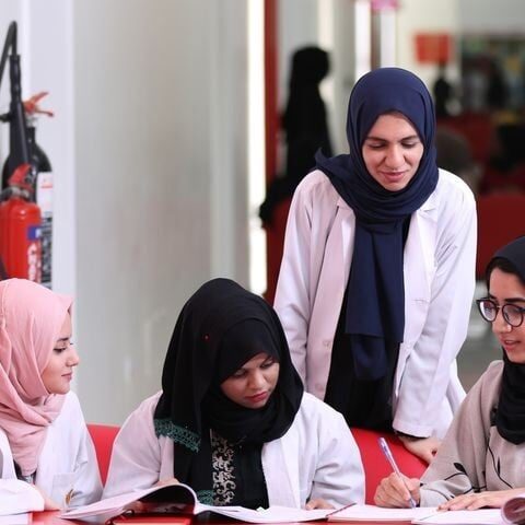 کویت کی جامعات میں مرد و خواتین کو ایک ساتھ کلاس میں لیکچر لینے پر پابندی کا امکان