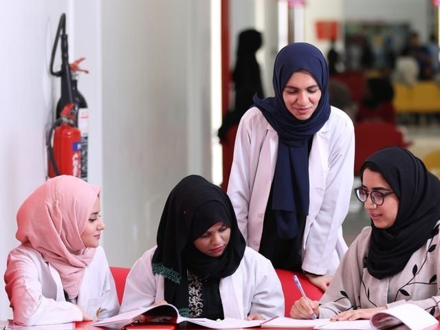 کویت کی جامعات میں مرد و خواتین کو ایک ساتھ کلاس میں لیکچر لینے پر پابندی کا امکان