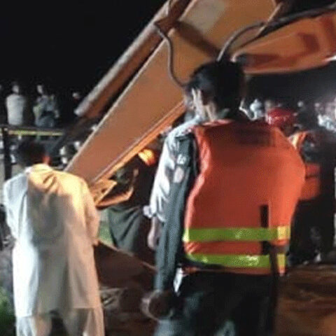 میانوالی: گاڑی نہر میں جا گری، سرائیکی گلوکار سمیت 7 افراد جاں بحق