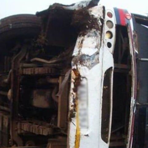 انڈس ہائی وے پر باراتیوں کی کوسٹر کو حادثہ، 3 افراد جاں بحق