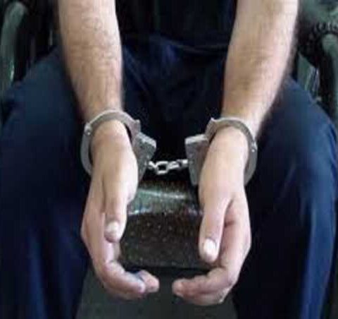 بینک کا جعلی نمائندہ بن کر عوام کو لوٹنے والا گینگ پکڑا گيا