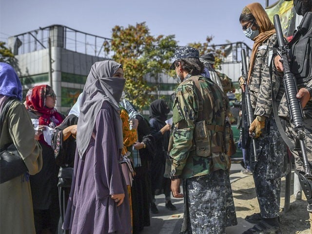 افغان خواتین کیلیے جامعات کھولنے کا فیصلہ افغان حکومت کے سربراہ کریں گے، وزیرتعلیم