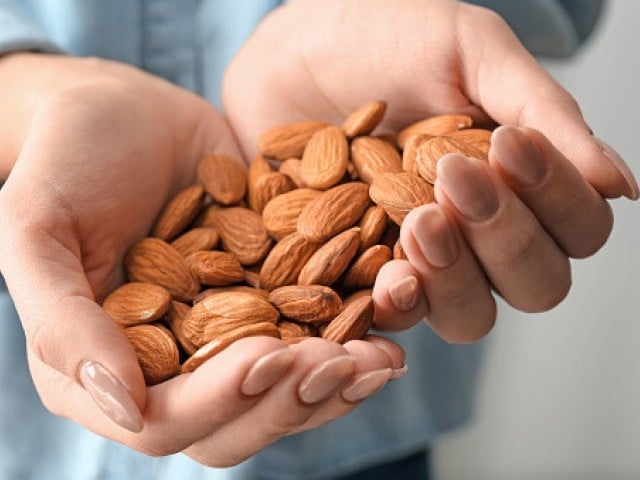 بہترین ذہنی صلاحیت کیلئے کیا صرف بادام کافی ہیں؟