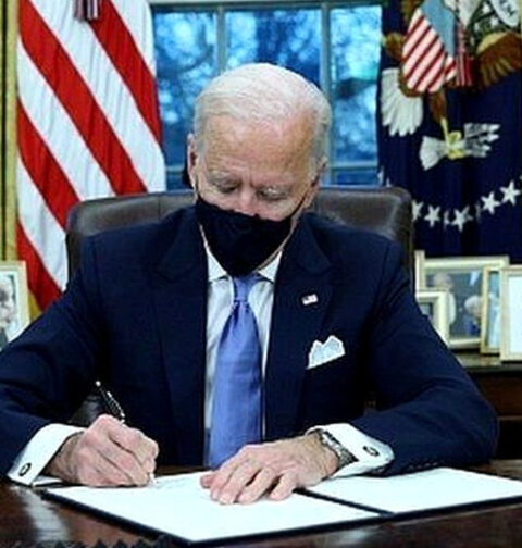 امریکی صدر نے 65 فائلوں پر کتنی دیر میں دستخط کیے