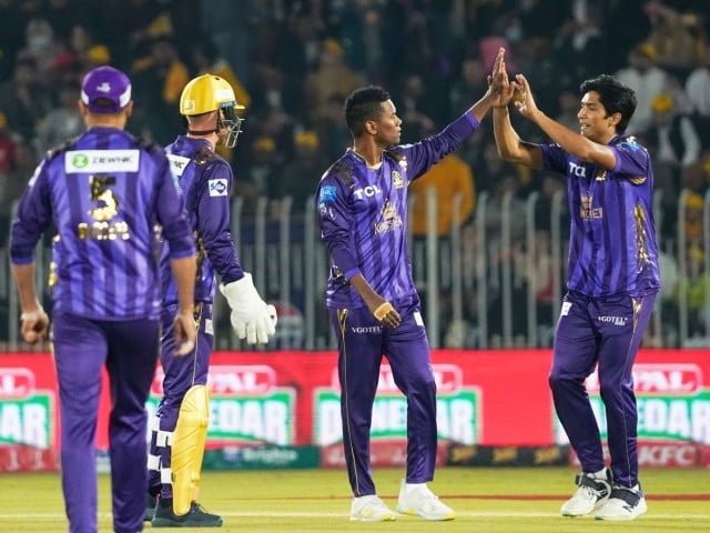 عقیل حسین نے پی ایس ایل9 کی پہلی ہیٹ ٹرک بنادی