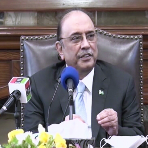 بعض افراد کے آئین سے انحراف کی وجہ سے ملک مشکلات سے دوچار ہے آصف علی زرداری