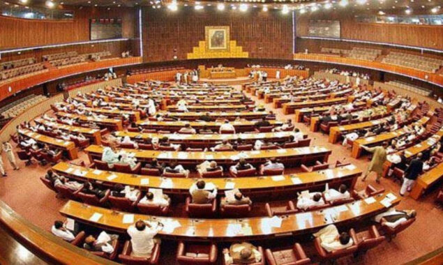 پی ٹی آئی اور حکومت میں پارلیمانی جنگ تیز مزید استعفے منظوری کا فیصلہ