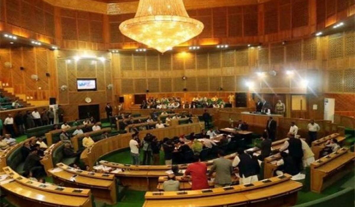 تحریک انصاف وزیراعظم آزاد کشمیر کیلیے امیدوار کا نام تاحال فائنل نہ کرسکی