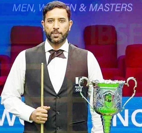 اسنوکر کے ورلڈ چیمپئن محمد آصف وطن واپس پہنچ گئے
