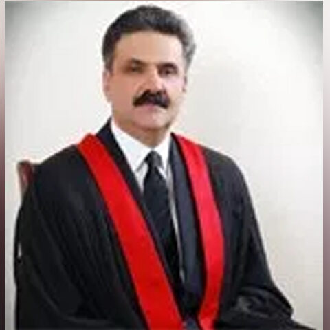 سارے کیسز آئینی عدالت نہ لے جائیں کچھ ہمارے پاس بھی رہنے دیں، چیف جسٹس