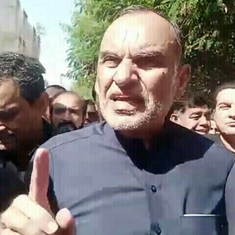 رہنما پی ٹی آئی اعظم سواتی جیل سے رہا ہوتے ہی دوبارہ گرفتار