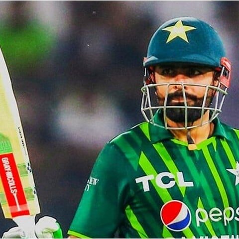 کپتان کی تبدیلی کا عندیہ! قیادت کا تاج پھر بابراعظم سپرد ہونے کا امکان