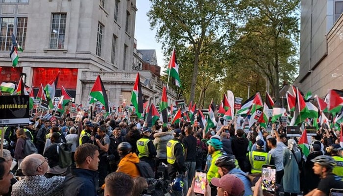 بارسلونا، ہزاروں افراد کا عارضی جنگ بندی میں توسیع کا مطالبہ