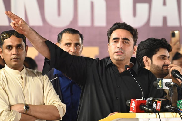 افغانستان میں موجود امریکی اسلحہ کچے کے ڈاکوؤں کے پاس پہنچ چکا، بلاول