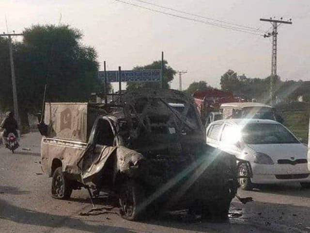 بنوں میں فورسز پرافغان شہری کا خودکش حملہ، 2 شہری شہید،3 فوجیوں سمیت 10 زخمی