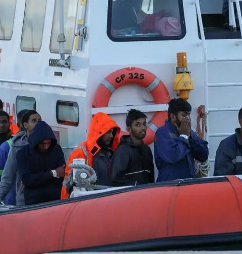 اسپین میں تارکین وطن کی کشتی اُلٹنے سے 34 افراد لاپتہ، 2 کی لاشیں مل گئیں