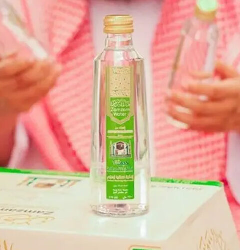 زمزم کے پانی کو زیادہ عرصے تک محفوظ رکھنے کیلیے جدید بوتلیں متعارف