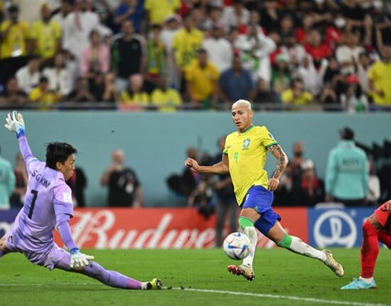 فیفا ورلڈ کپ برازیل جنوبی کوریا کو شکست دے کر کوارٹر فائنل میں پہنچ گیا
