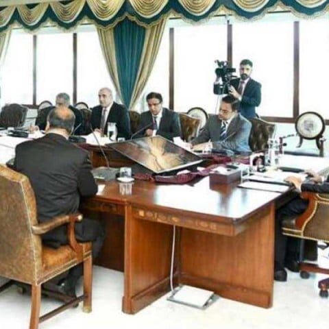 آئی ایم ایف اور کیپسٹی چارجز، حکومت بجلی کے بھاری بلوں کے سامنے بے بس